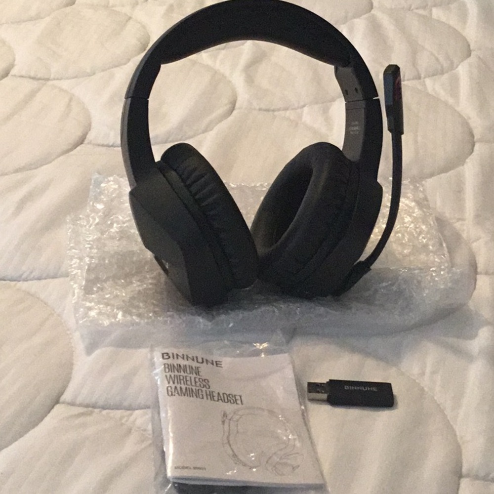 NWT Binnune Wireless Gaming Headset🎄🎄🎄🎄